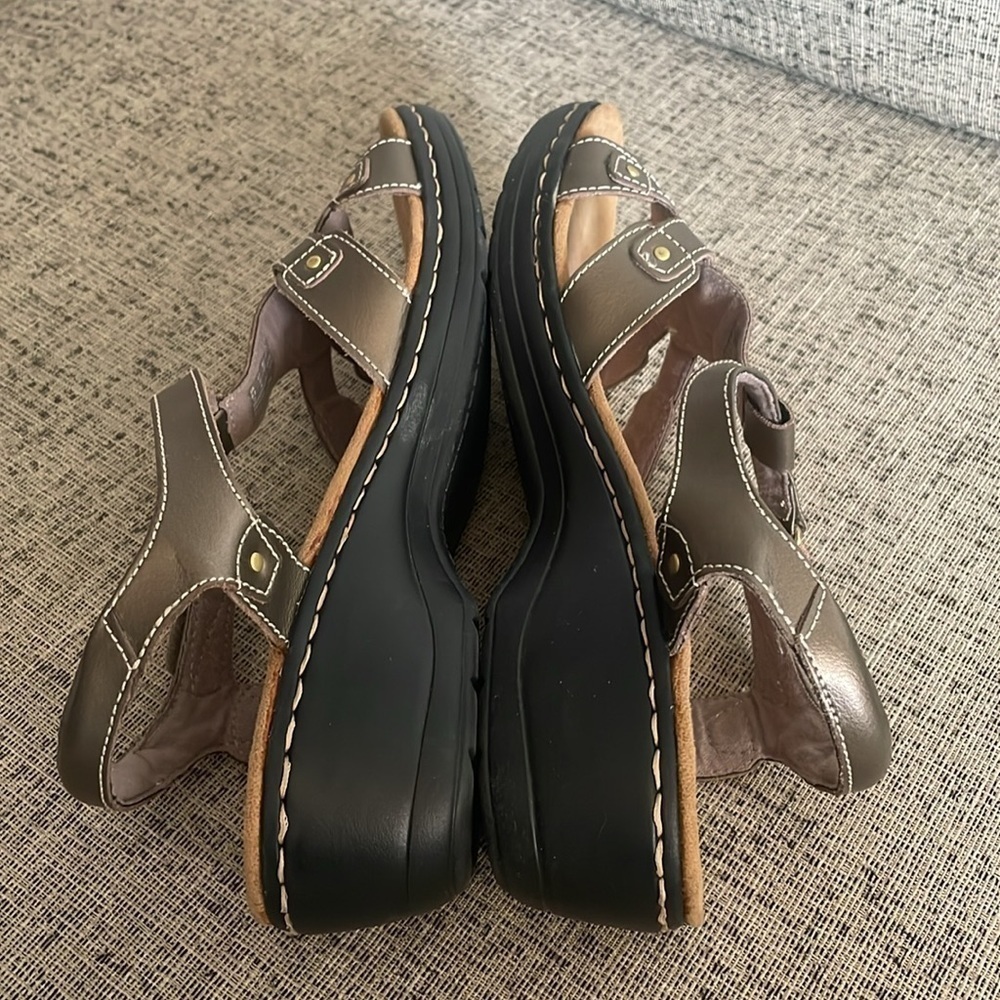 Clarks Collection Hayla Flute Gold Leather Sandal Wedge Size US 11 - Picture 11 of 13